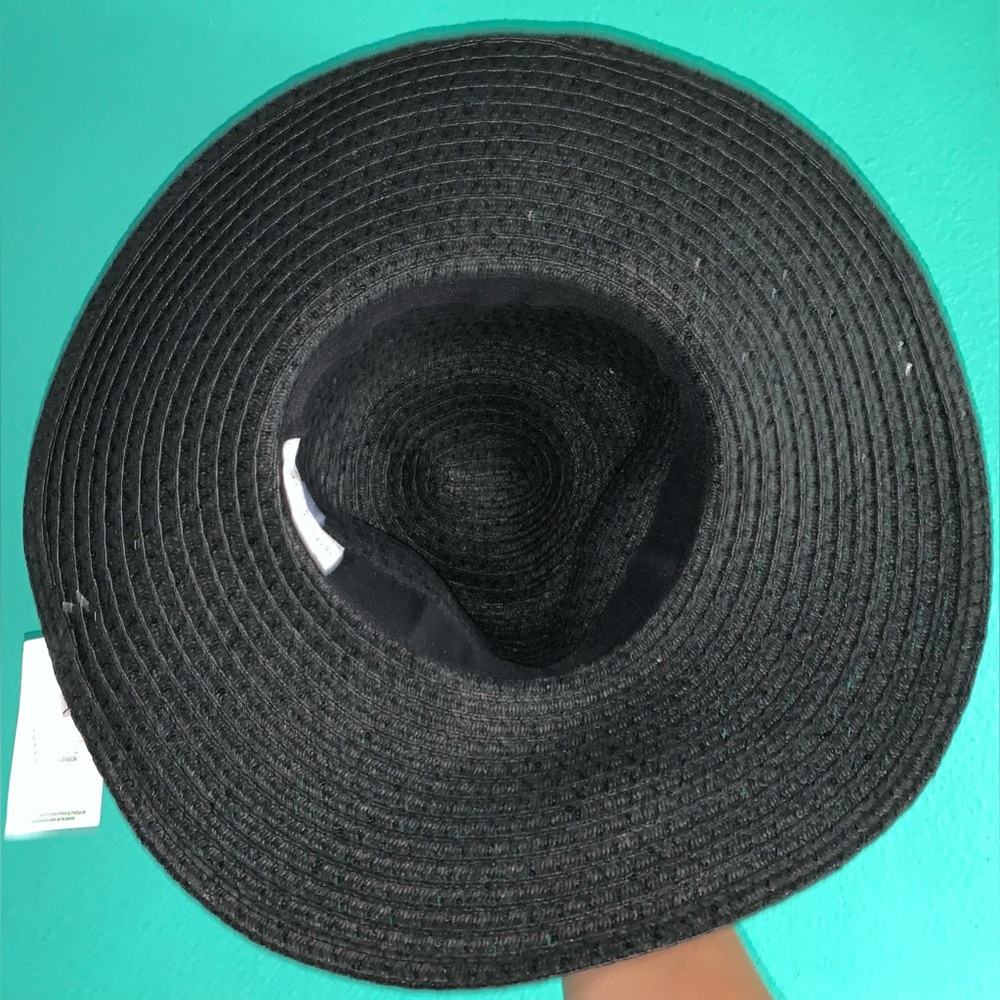 4 Different Hats - Picture 11 of 16